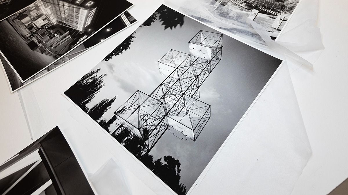 Una foto de la Torre que tomó el afamado Sameer Makarius y que ahora forma parte de la colección patrimonial del Museo de Arte Moderno. Una foto de la Torre que tomó el afamado Sameer Makarius y que ahora forma parte de la colección patrimonial del Museo de Arte Moderno.