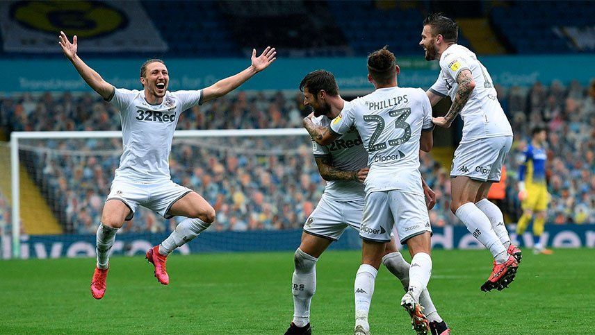 El Leeds de Bielsa aplastó al Stoke City y se acerca a la Premier League
