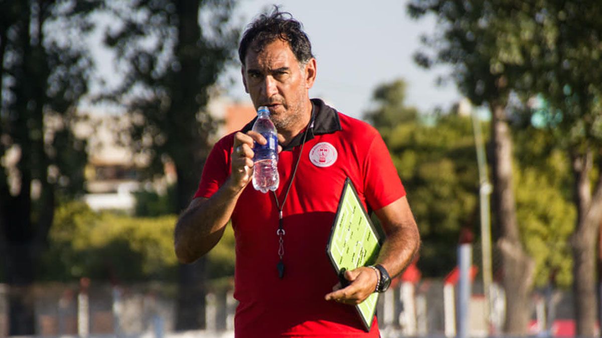 Darío Alaniz terminó muy emocionado por el gran triunfo ante Arsenal.