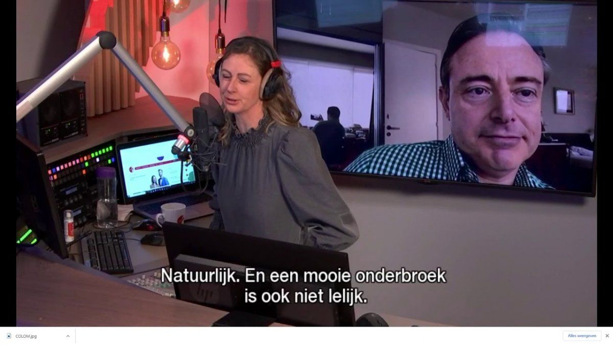 Papelón. Un alcalde dio una entrevista sin pantalones.