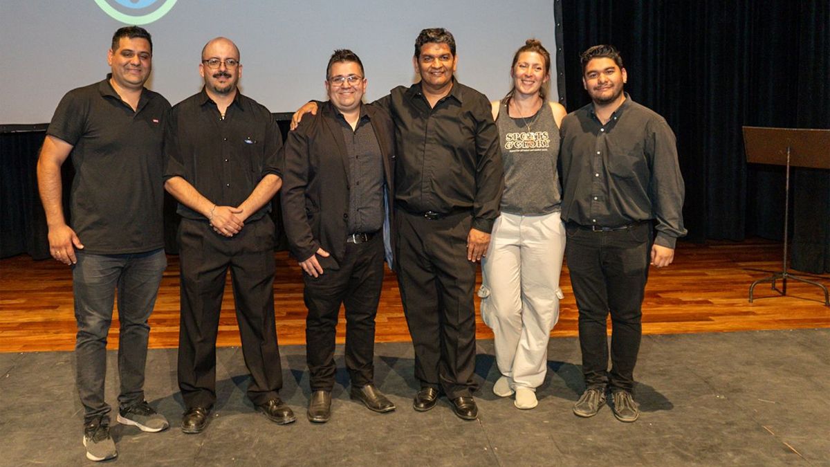 Pablo Perri, director de la Vendimia 2024 con su equipo. Pablo Perri, director de la Vendimia 2024 con su equipo.
