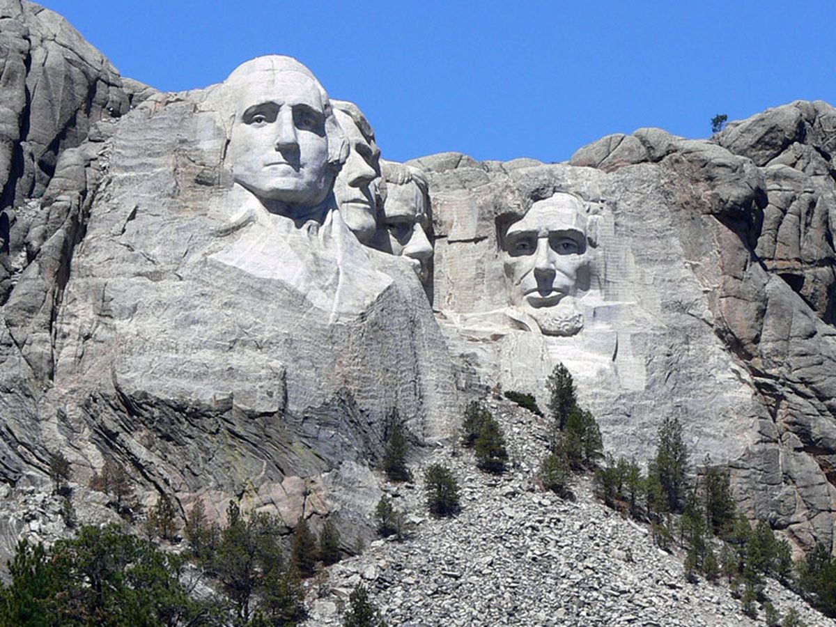 Una vista del Monumento Nacional Monte Rushmore. Una vista del Monumento Nacional Monte Rushmore.