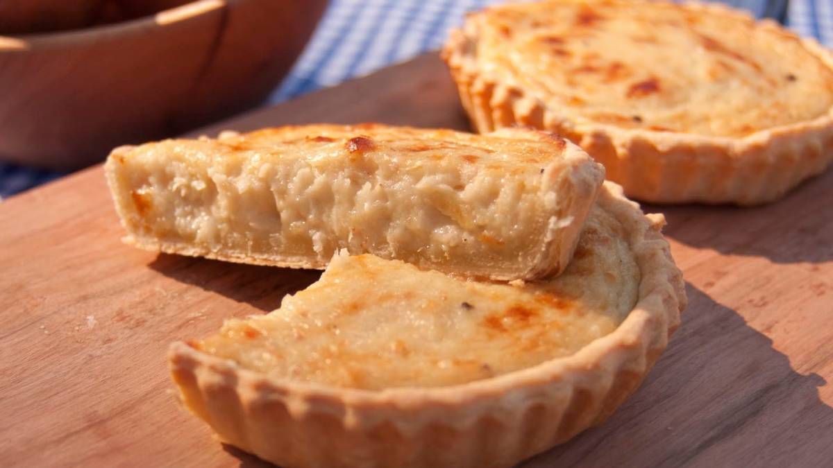 Recetas: tarta de cebolla caramelizada con 5 ingredientes y en 20 minutos. Recetas: tarta de cebolla caramelizada con 5 ingredientes y en 20 minutos.