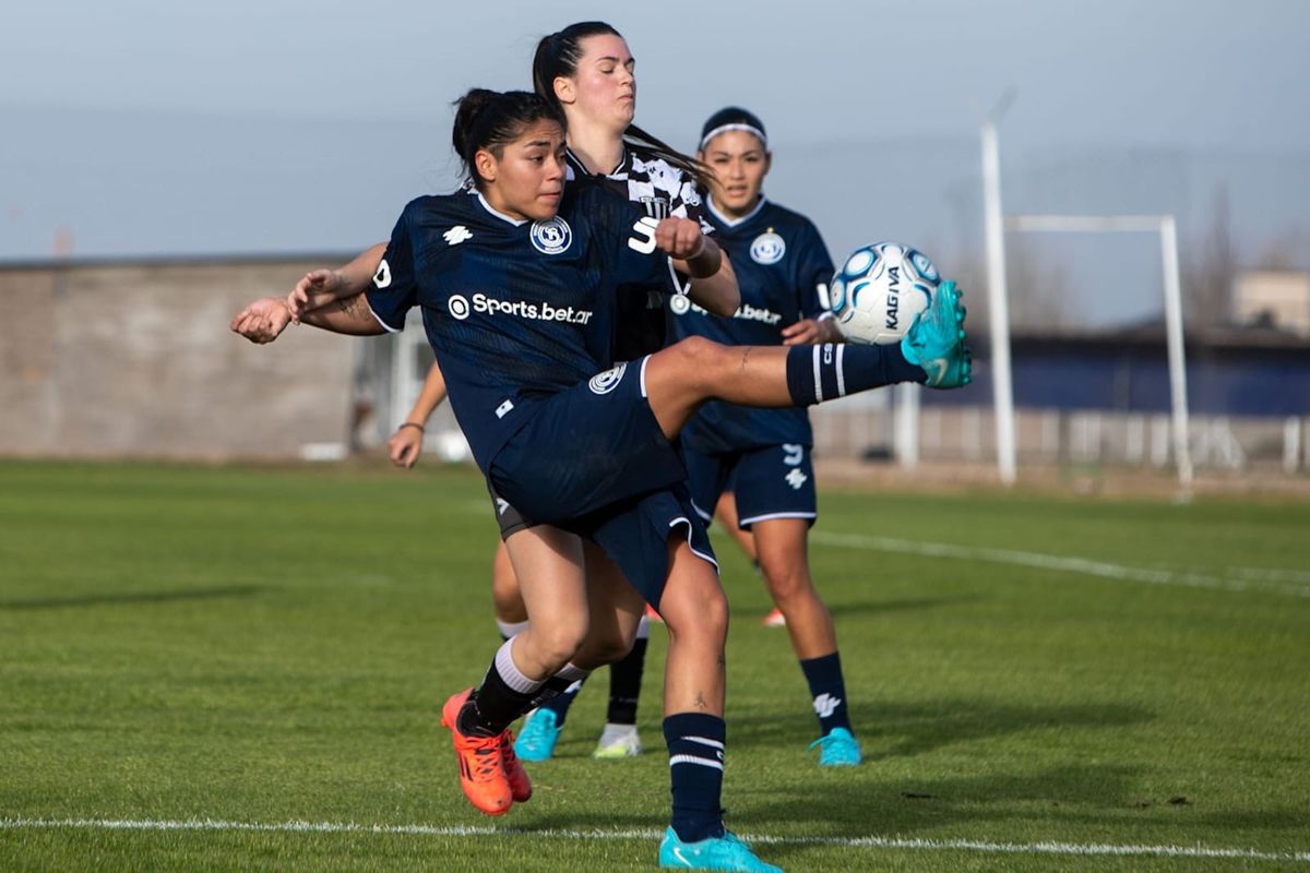 Independiente Rivadavia y Gimnasia no se sacaron diferencias en el clásico.