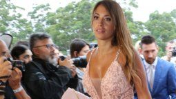 Antonela Roccuzzo incendió su Instagram con una diminuta bikini en la piscina