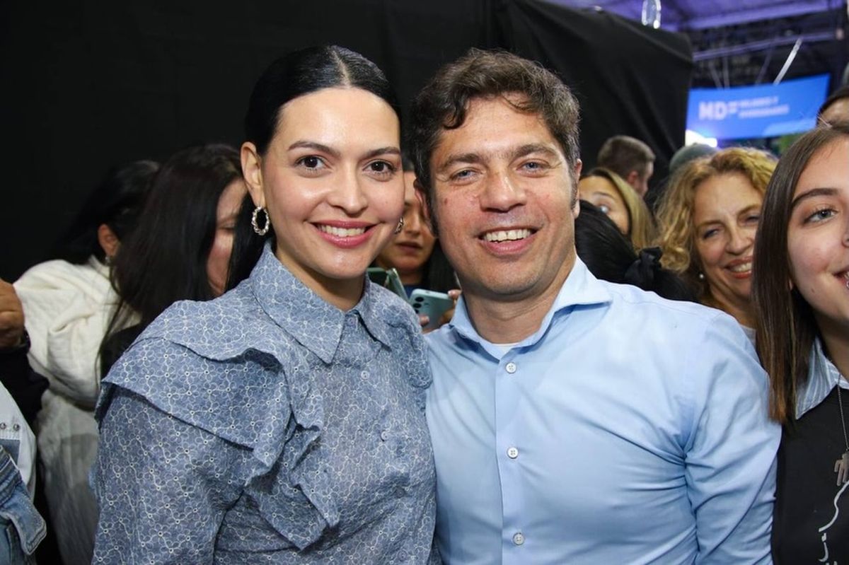 Flor Destéfanis junto a Axel Kicillof en un encuentro de mujeres en Buenos Aires.
