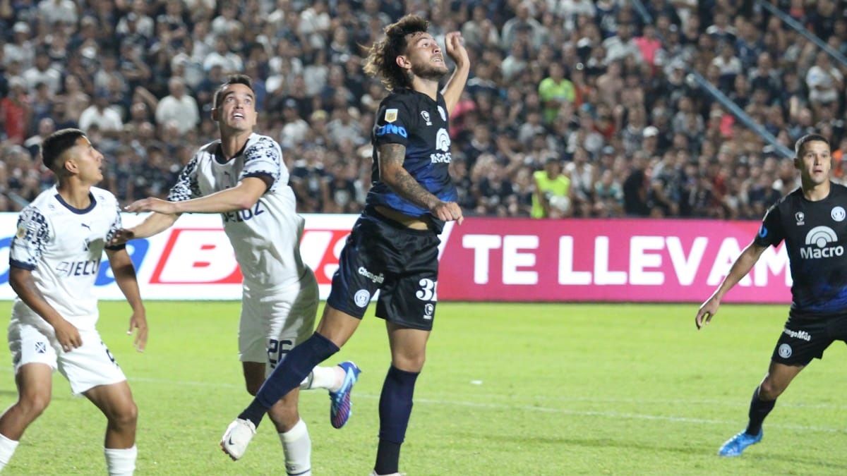 Mauricio Asenjo está viviendo con mucha felicidad su tercera etapa en Independiente Rivadavia.