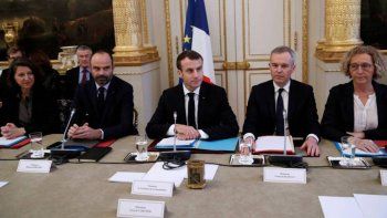 Macron anunció el aumento del salario mínimo en 100 euros