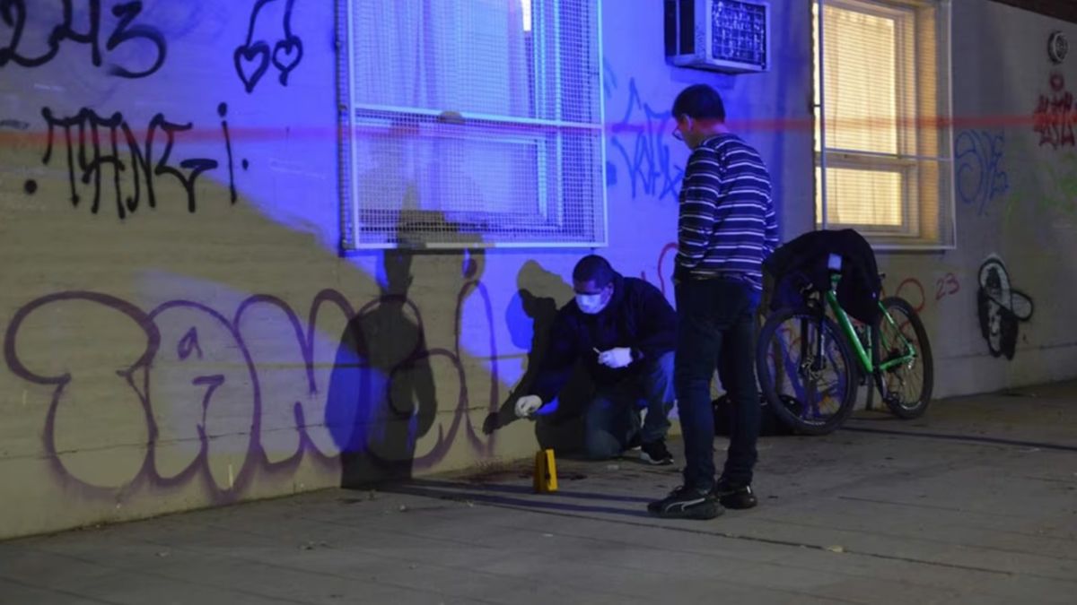 Cinco chicos apuñalaron con un destornillador a un adolescente a la salida del colegio y tras ser operado se encuentra grave Cinco chicos apuñalaron con un destornillador a un adolescente a la salida del colegio y tras ser operado se encuentra grave