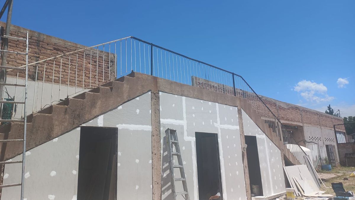 Se llevó a cabo la instalación de baños en la nueva platea norte del Víctor Legrotaglie. Se llevó a cabo la instalación de baños en la nueva platea norte del Víctor Legrotaglie. 