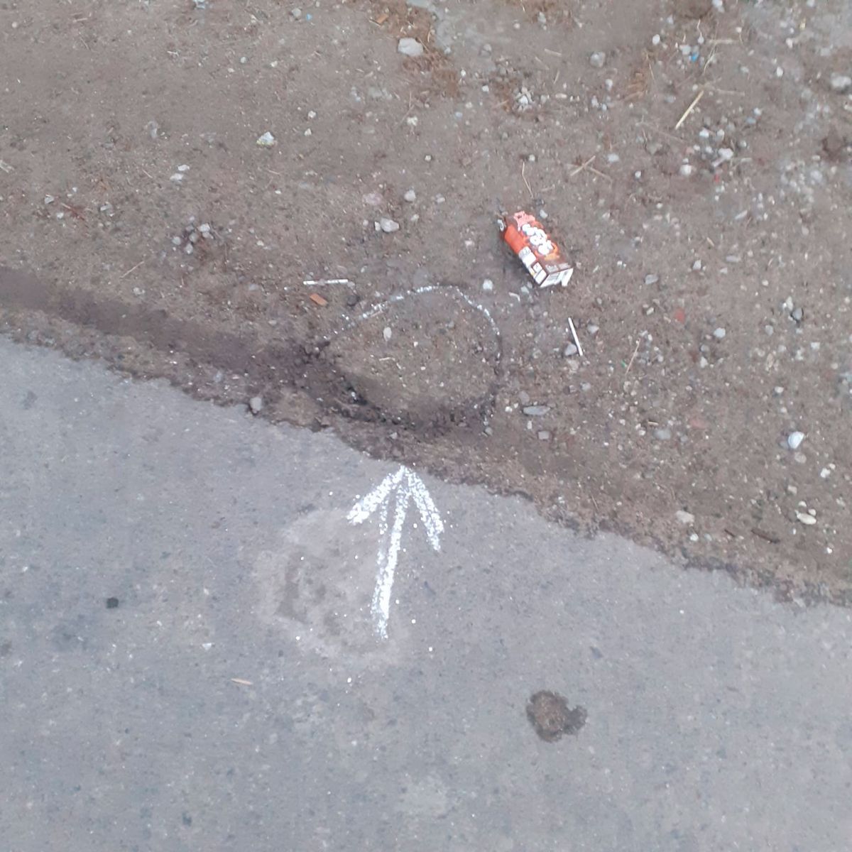 El ataque fue perpetrado por cuatro personas que se trasladaban en un automóvil Peugeot 208 blanco.