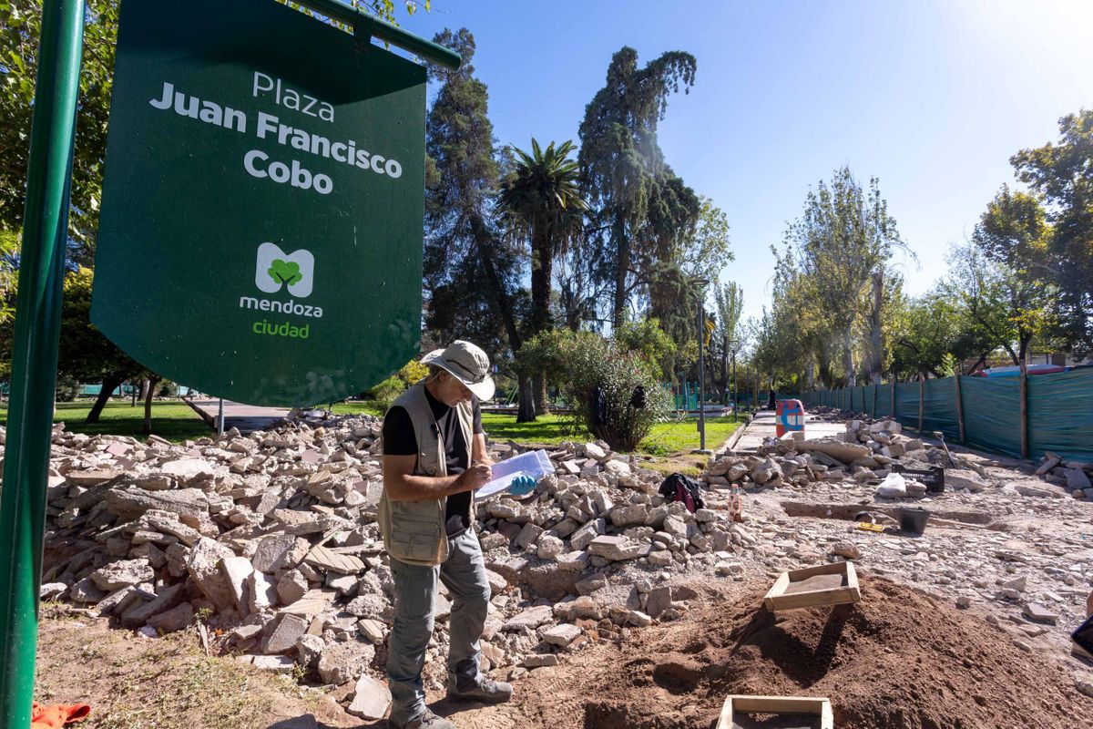 La Comuna de la Ciudad de Mendoza contó los detalles de las excavaciones en la Plaza Cobo.
