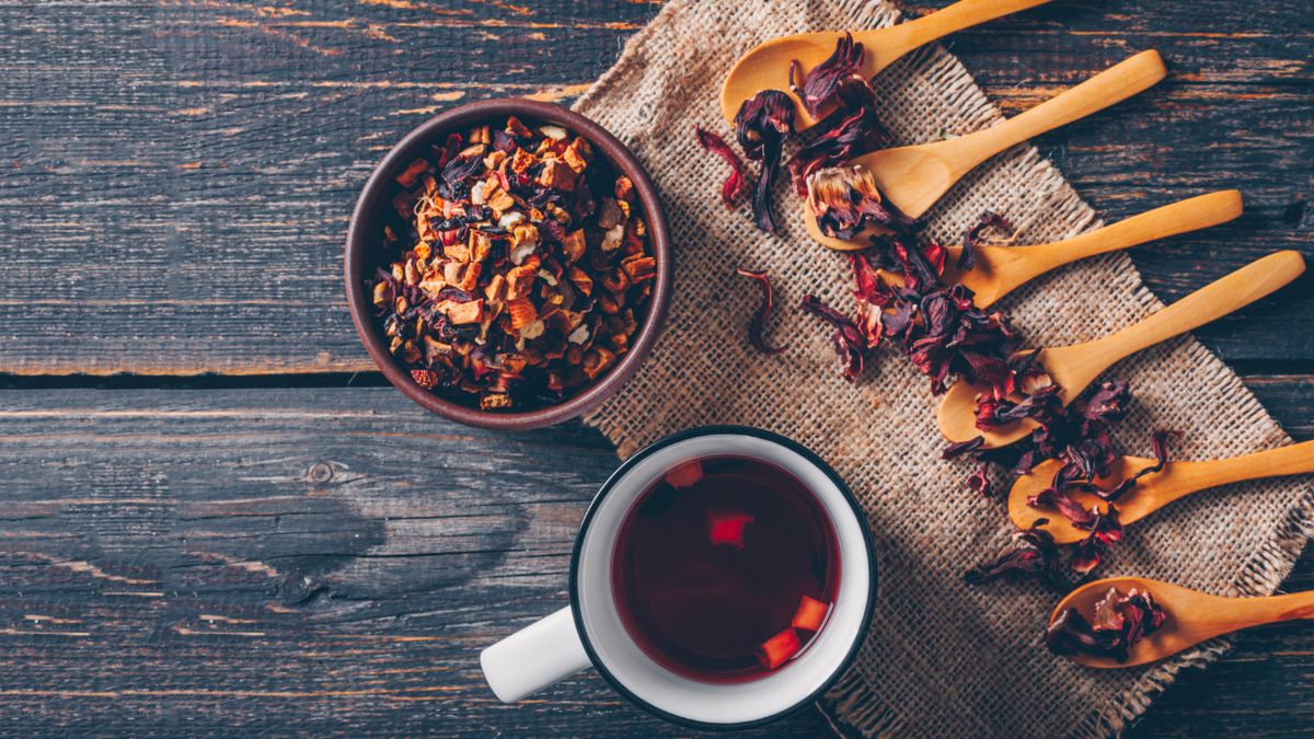 Té de hibisco. También conocido como té de Jamaica. Té de hibisco. También conocido como té de Jamaica.