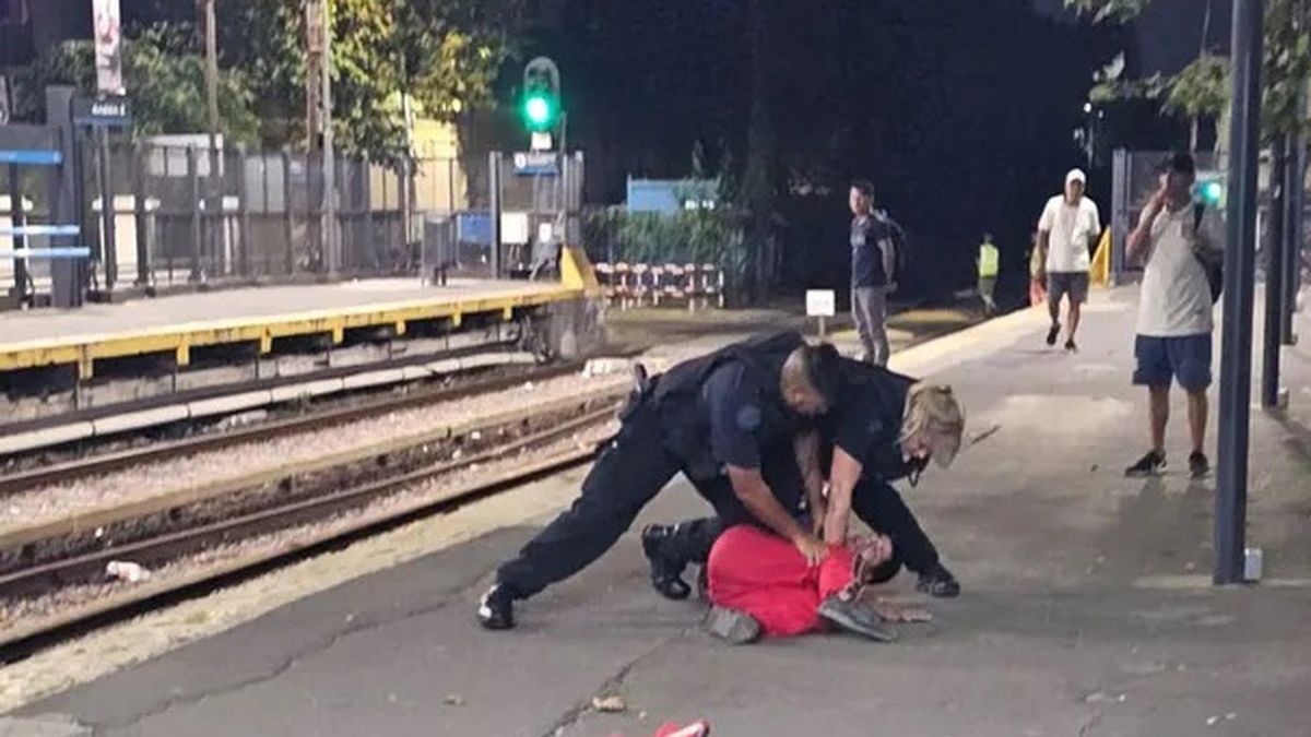 Un hombre activó una granada en una estación de tren en Buenos Aires (Gentileza Ámbito Financiero)