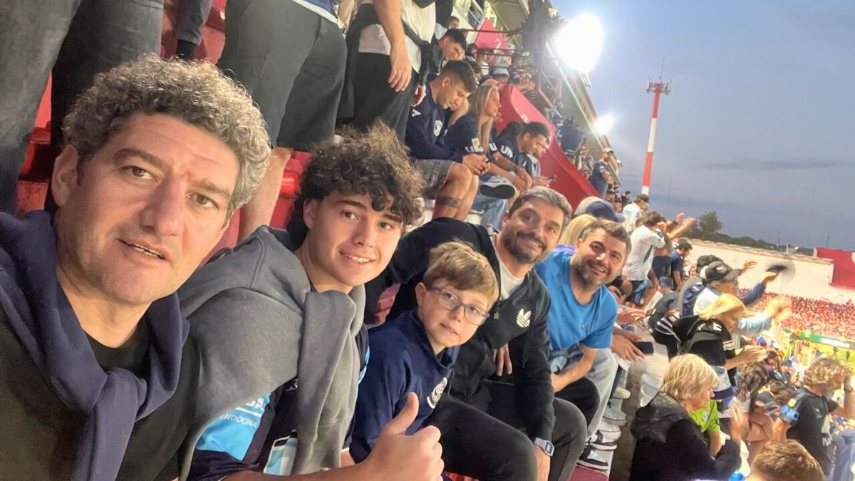 La felicidad de la familia Panella: hermanos, hijos, sobrinos en la cancha. La felicidad de la familia Panella: hermanos, hijos, sobrinos en la cancha.