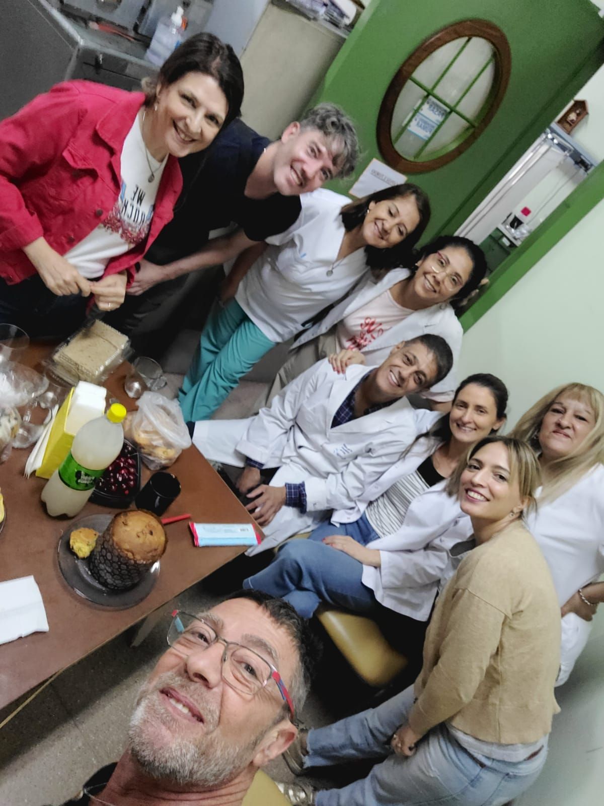 El doctor Emilio Gassibe junto a su equipo de Fertilidad del Hospital Central. El doctor Emilio Gassibe junto a su equipo de Fertilidad del Hospital Central.