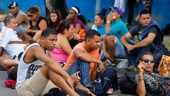 Cuba anunció que limitará la salida de médicos al extranjero