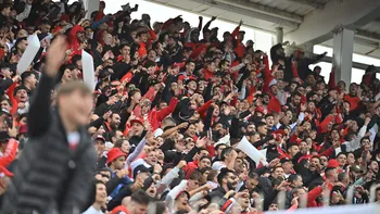 River y Belgrano empatan en la final del Torneo Apertura, en el Kempes