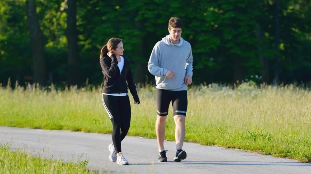Primavera: cuánto conviene caminar para bajar de peso y prevenir enfermedades coronarias