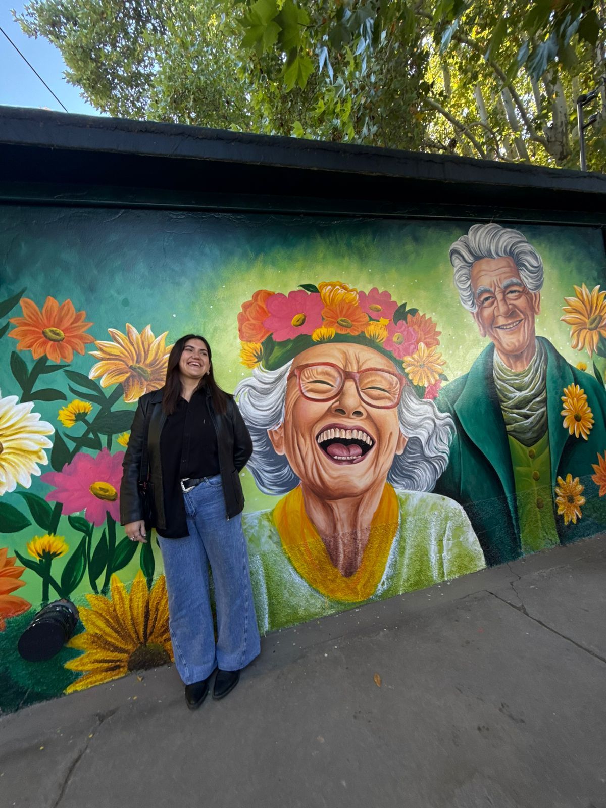 La obra de la artista Jimena Gómez busca poner en valor las historias, la identidad y la vitalidad de las personas mayores. La obra de la artista Jimena Gómez busca poner en valor las historias, la identidad y la vitalidad de las personas mayores.