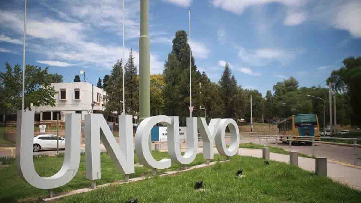 La UNCuyo convocó a estudiantes para ser tutores en escuelas secundarias rurales.
