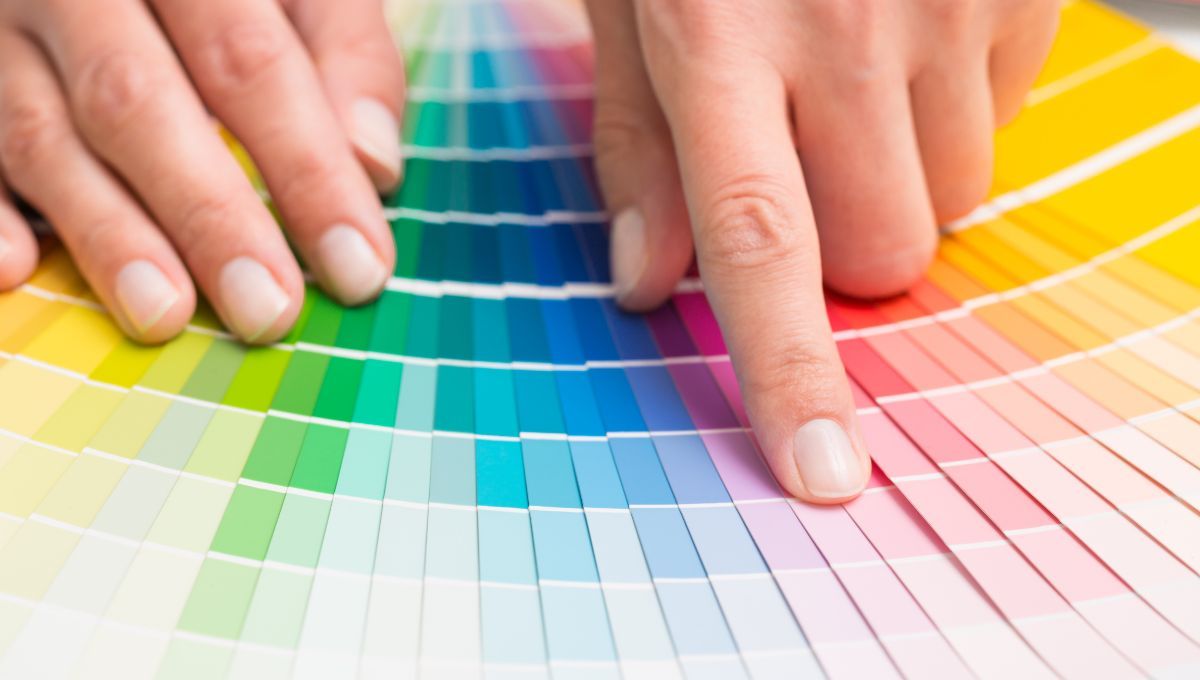 Cómo usar en las uñas el color Cloud Dancer, el tono Pantone para el 2026