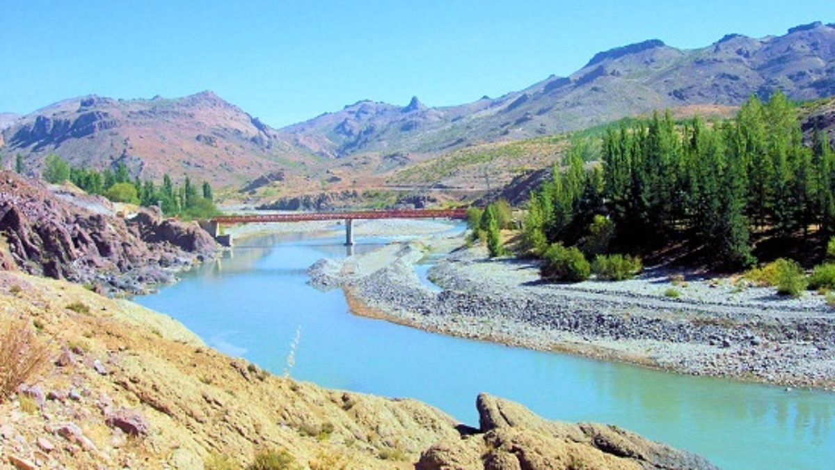 El pueblo está ubicado en el norte de Neuquén. El pueblo está ubicado en el norte de Neuquén.
