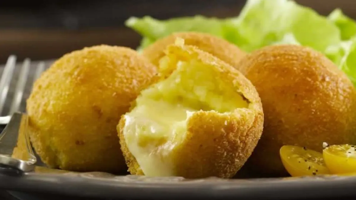 Receta fácil de bombas de papa en tres simples pasos y muy económica.