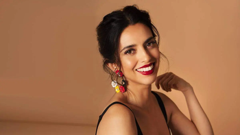 Tiene 8 episodios, se puede ver en Netflix, está llena de tensión, humor y caos