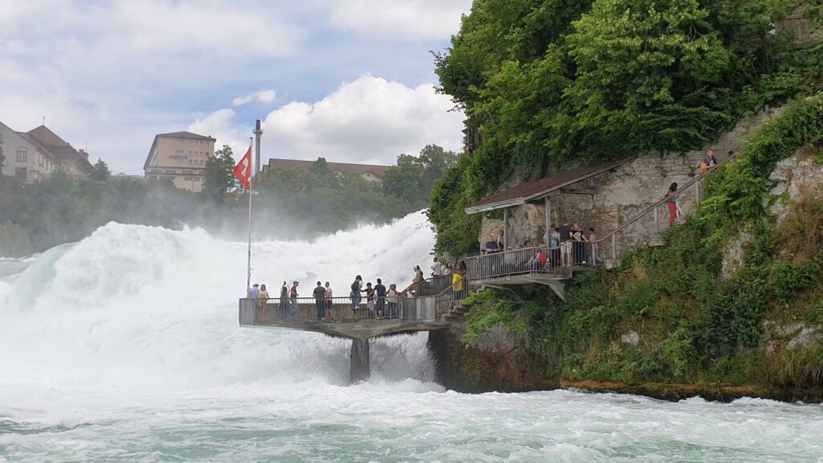 Las majestuosas cataratas más grandes de Europa se encuentran en Suiza. Las majestuosas cataratas más grandes de Europa se encuentran en Suiza.