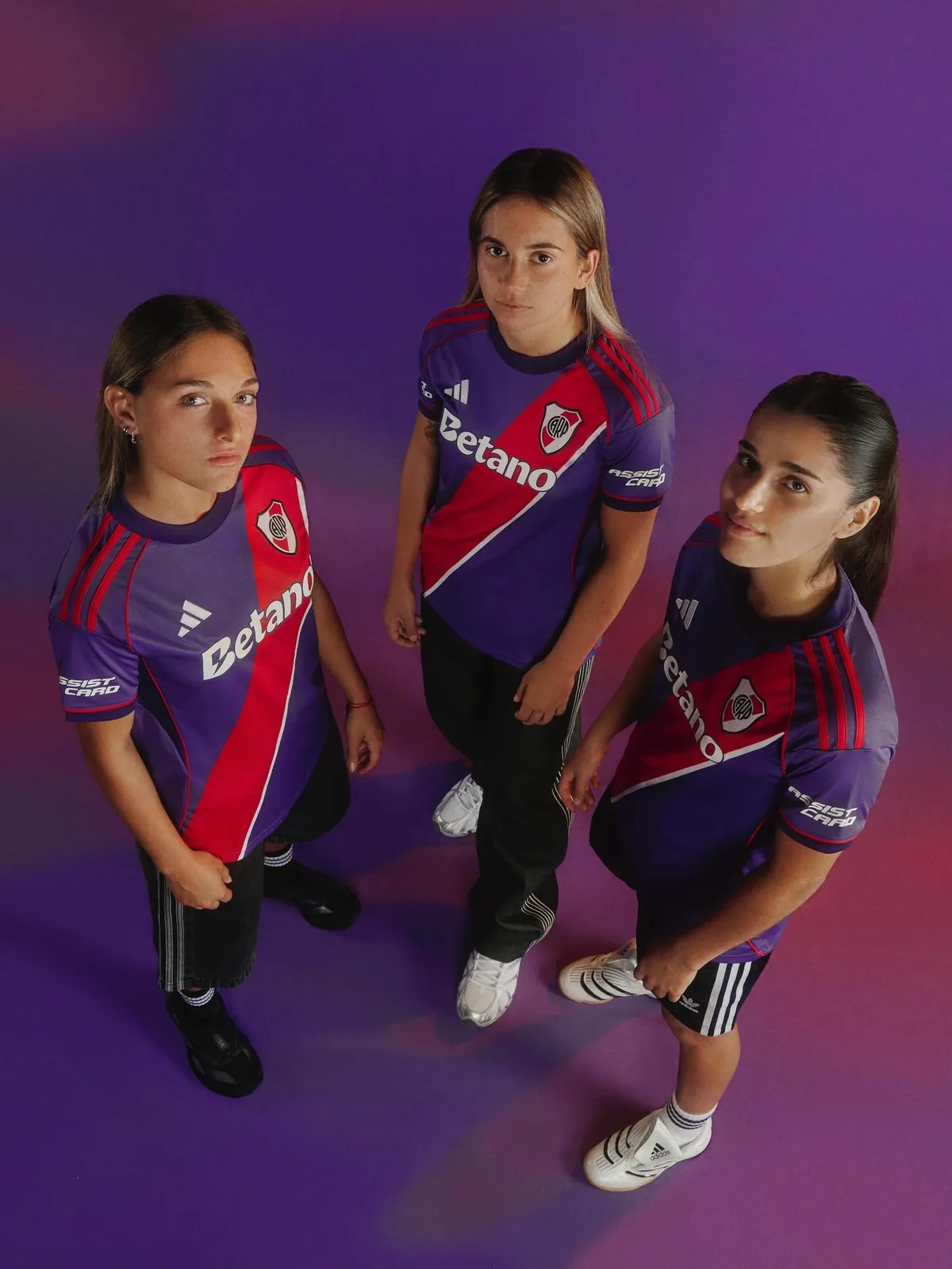 En River volvió el color violeta.