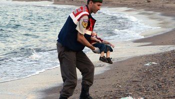 La imagen del cuerpo de un niño de tres años en una playa conmocionó al mundo