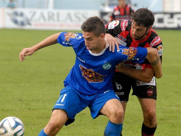Villa San Carlos volvió al triunfo ante Patronato