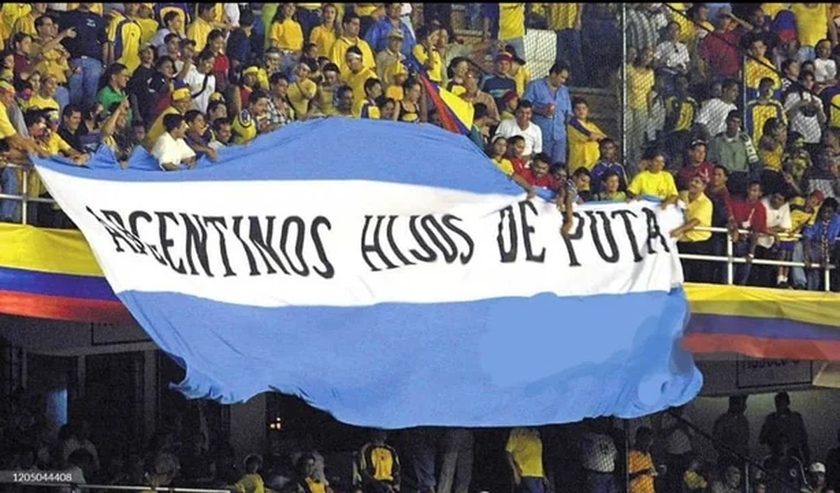 Esta bandera se pudo ver en las tribunas antes del partido por la Eliminatorias 2026 Esta bandera se pudo ver en las tribunas antes del partido por la Eliminatorias 2026
