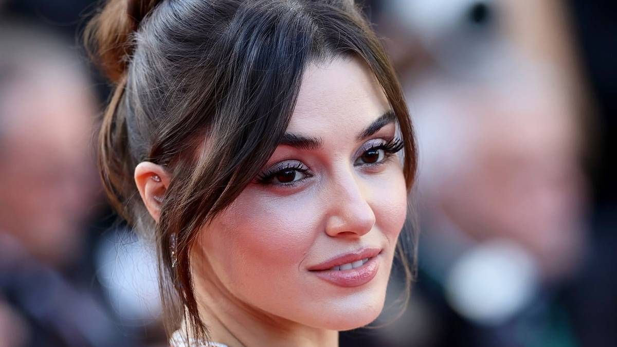 Hande Erçel protagoniza en Netflix la película Tras el viento, Foto: Getty Images.