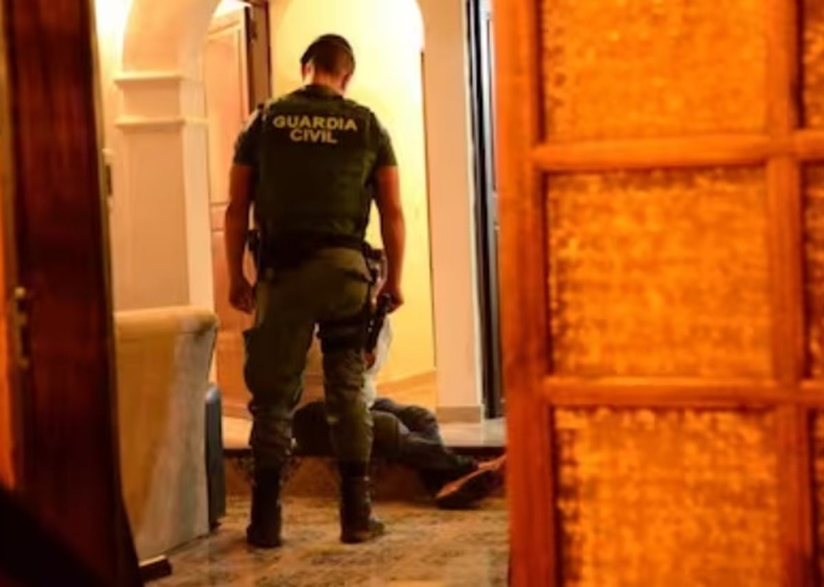 Fernando Ruiz luego de ser apuñalado en el pecho, intentó pedir ayuda pero se desplomó en el interior de la casa, en Mallorca Fernando Ruiz luego de ser apuñalado en el pecho, intentó pedir ayuda pero se desplomó en el interior de la casa, en Mallorca