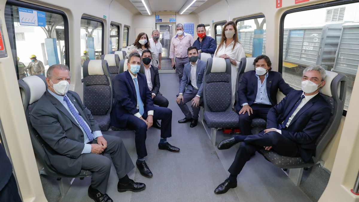 Salta:El ministro de Transporte de la Nación, Mario Meoni, nunto a Sergio Massa, anunció este martes la reanudación de las obras en el Ferrocarril Belgrano Cargas en Salta.