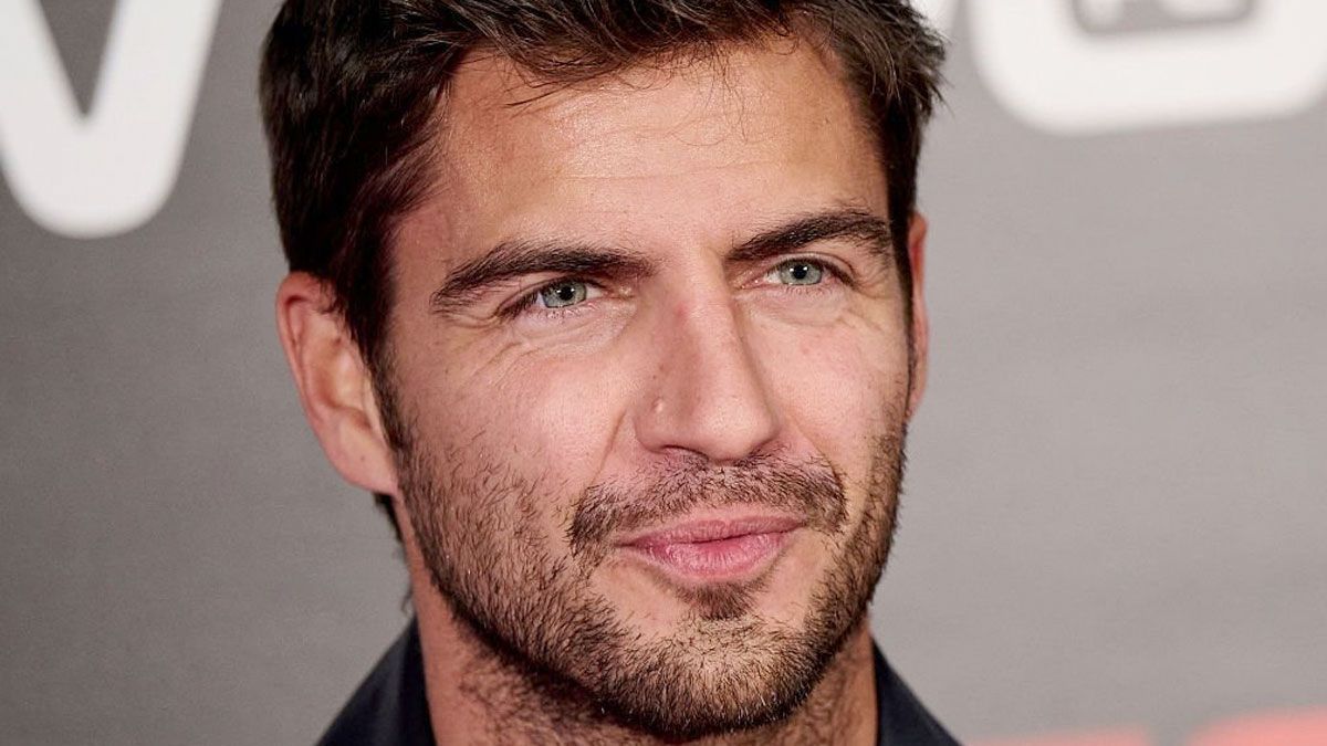 El actor Maxi Iglesias interpreta a Salvador Campodónico en la película de Netflix.