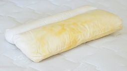 Existe un sencillo truco de limpieza para sacar las manchas amarillas de la almohada.