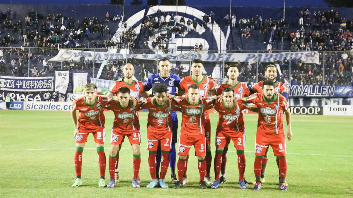 Independiente Rivadavia se vistió de rojo para recibir a All Boys