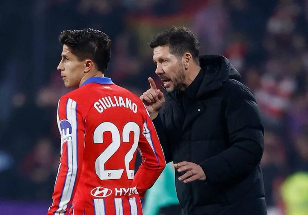 Giuliano Simeone tiene a su padre como entrenador en el Atl&eacute;tico Madrid.