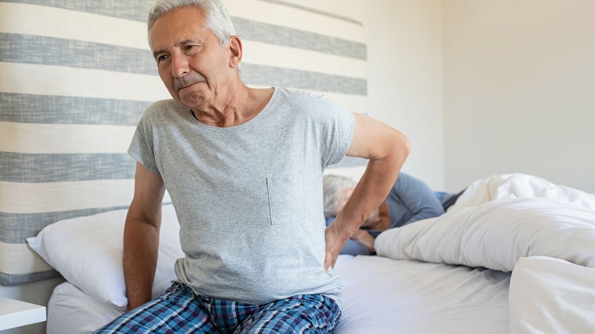 El dolor lumbar es uno de los más comunes en los adultos mayores. El dolor lumbar es uno de los más comunes en los adultos mayores. 