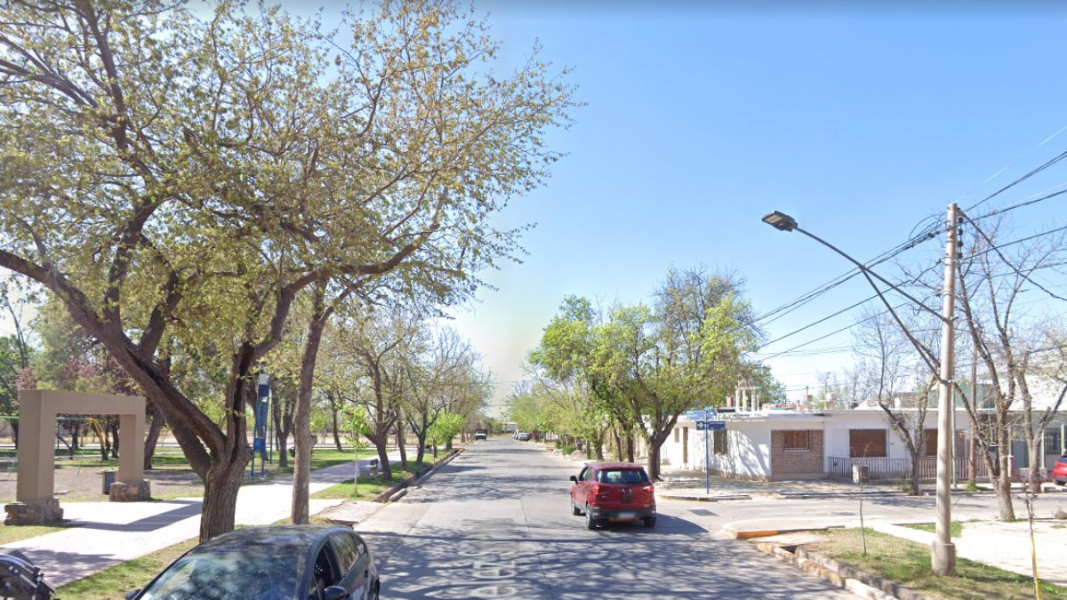 En este lugar de Godoy Cruz, cercano al Puerto Seco, se pactó la cita donde un hombre fue a buscar a la mujer que conoció en redes sociales, y lo estaban esperando para robarle el auto y efectos personales.