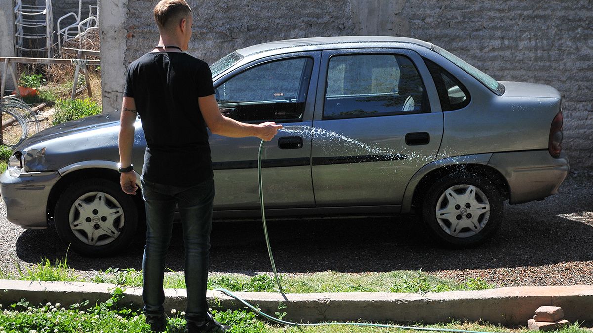 El derroche de agua potable está multado. El derroche de agua potable está multado.