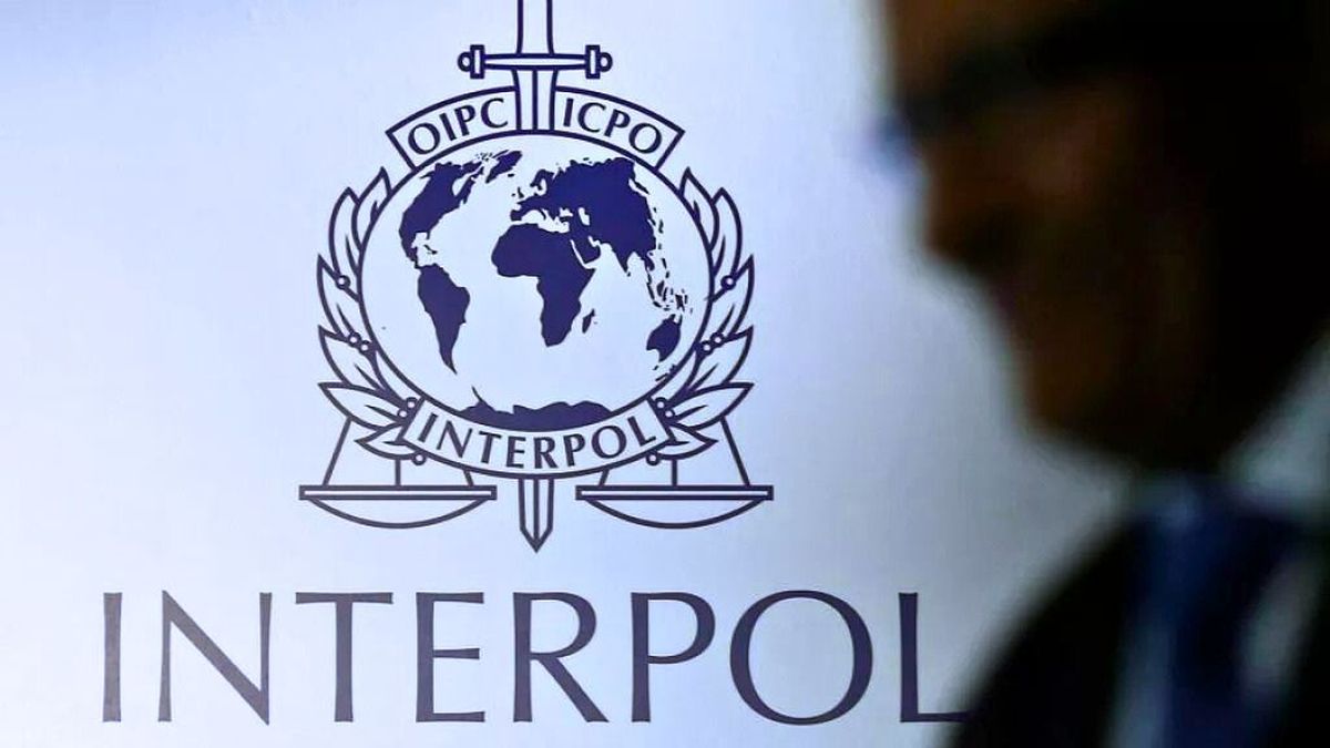 La Interpol va contra un jugador de básquet.