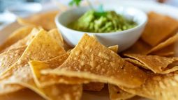 La receta de nachos caseros es mucho más fácil de realizar de lo que uno cree.