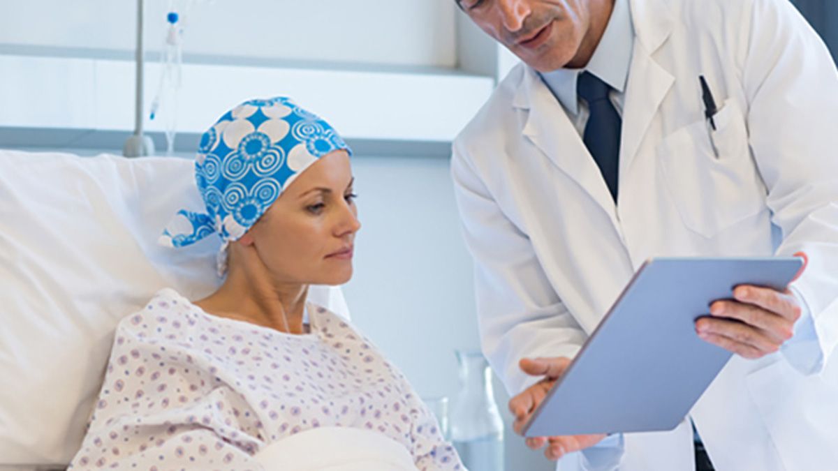 Los tratamientos con quimioterapia a pacientes con leucemia, pueden provocar cambios en un su cuerpo y su entorno debe estar preparado para acompañarlo