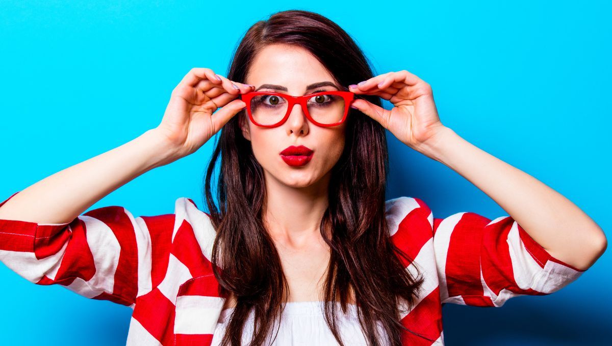 Cómo maquillarse los ojos correctamente cuando se usan anteojos