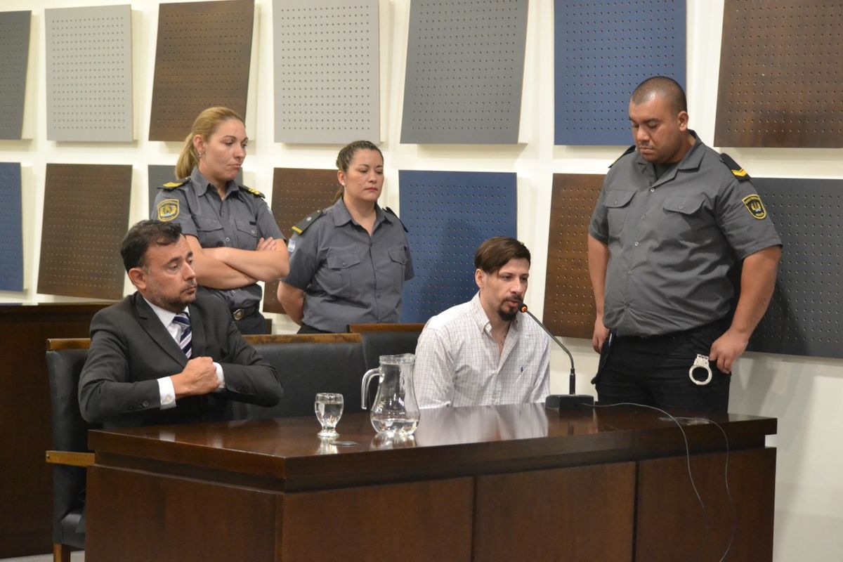 José Caccia junto con su abogado defensor, Carlos Moyano, durante la audiencia celebrada este viernes.