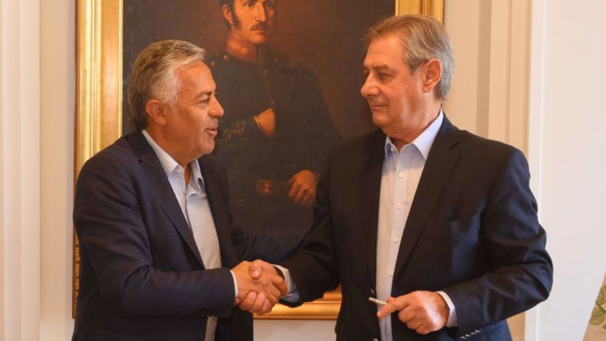 El gobernador Alfredo Cornejo cuestiona la iniciativa del intendente de San Rafael, Omar Félix, de querer redactar su carta orgánica. El gobernador Alfredo Cornejo cuestiona la iniciativa del intendente de San Rafael, Omar Félix, de querer redactar su carta orgánica.